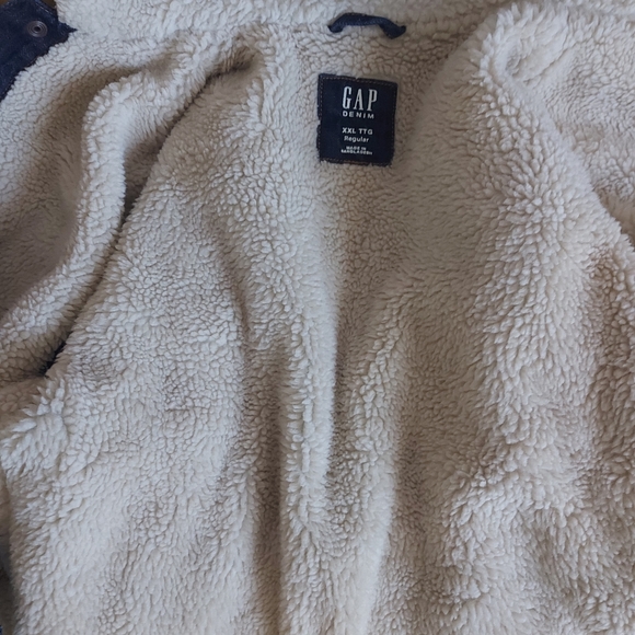 clothes - Picture 3 of 4